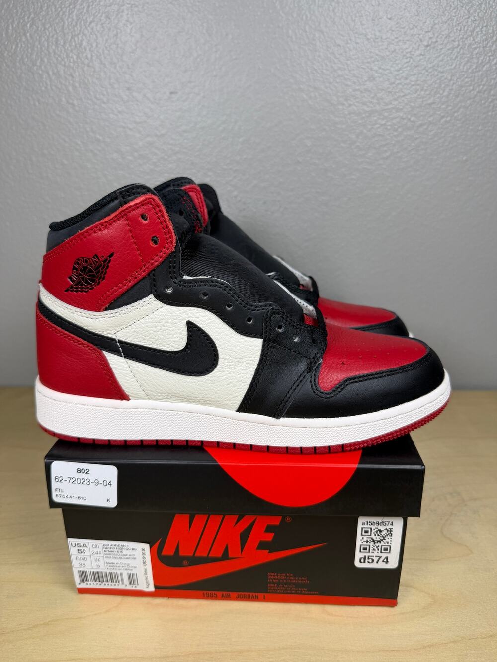 Air Jordan 1 Retro High OG Bred Toe Red Black White Size 5.5 New